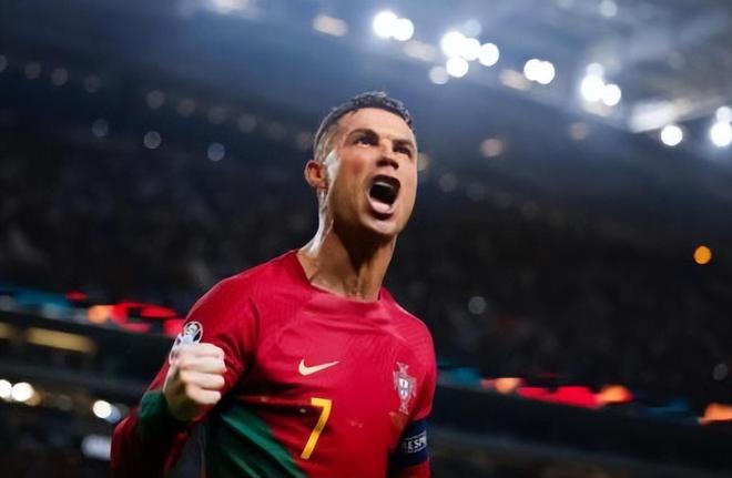 C罗回归赛场，连败首场状态亮眼，德国队观众沸腾！