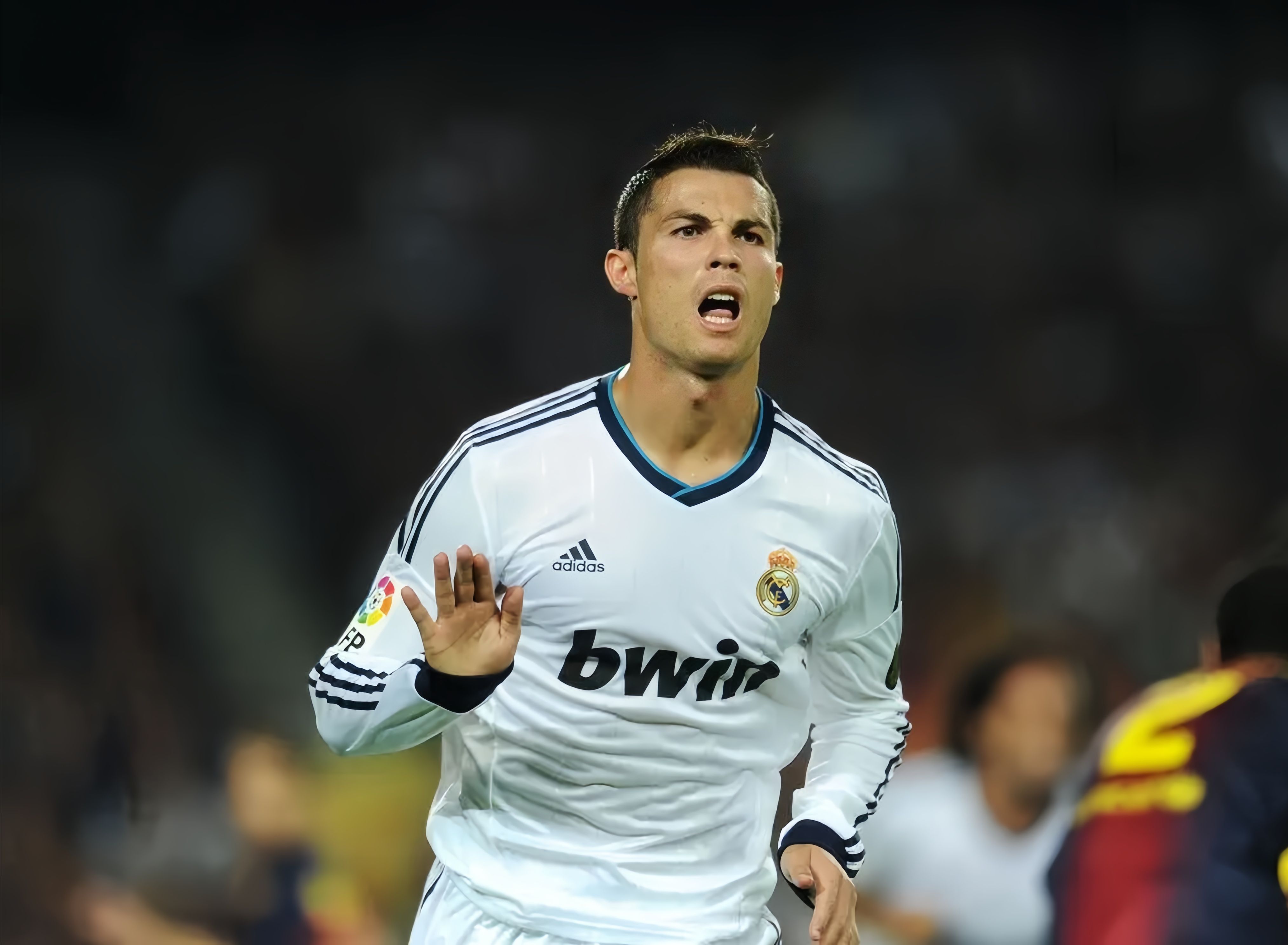 C罗迎来三赛季高光表现，法国队球迷沸腾！